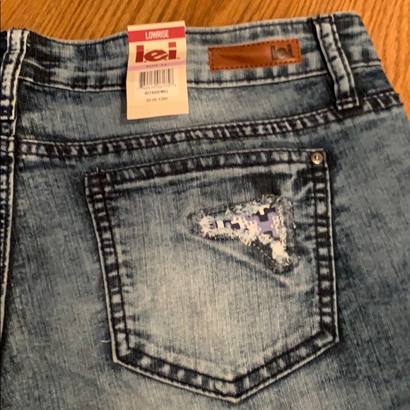 L.E.I. Ashley Low Rise Short. Size 11. Med Blue - Picture 8 of 8